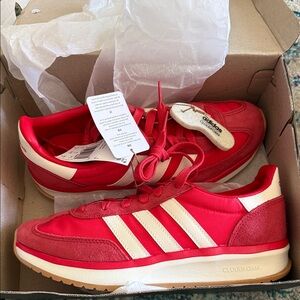 BNWT -Gorgeous Adidas Red and White Run 70 2.0 Cloudfoam Sneakers ❤️